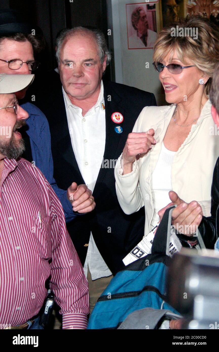 New York, NY, USA. 17 April 2006. Joe Bangert, Jane Fonda beim Benefit Screening von 'Sir! Nein, Herr!“ Im IFC-Zentrum. Kredit: Steve Mack/Alamy Stockfoto