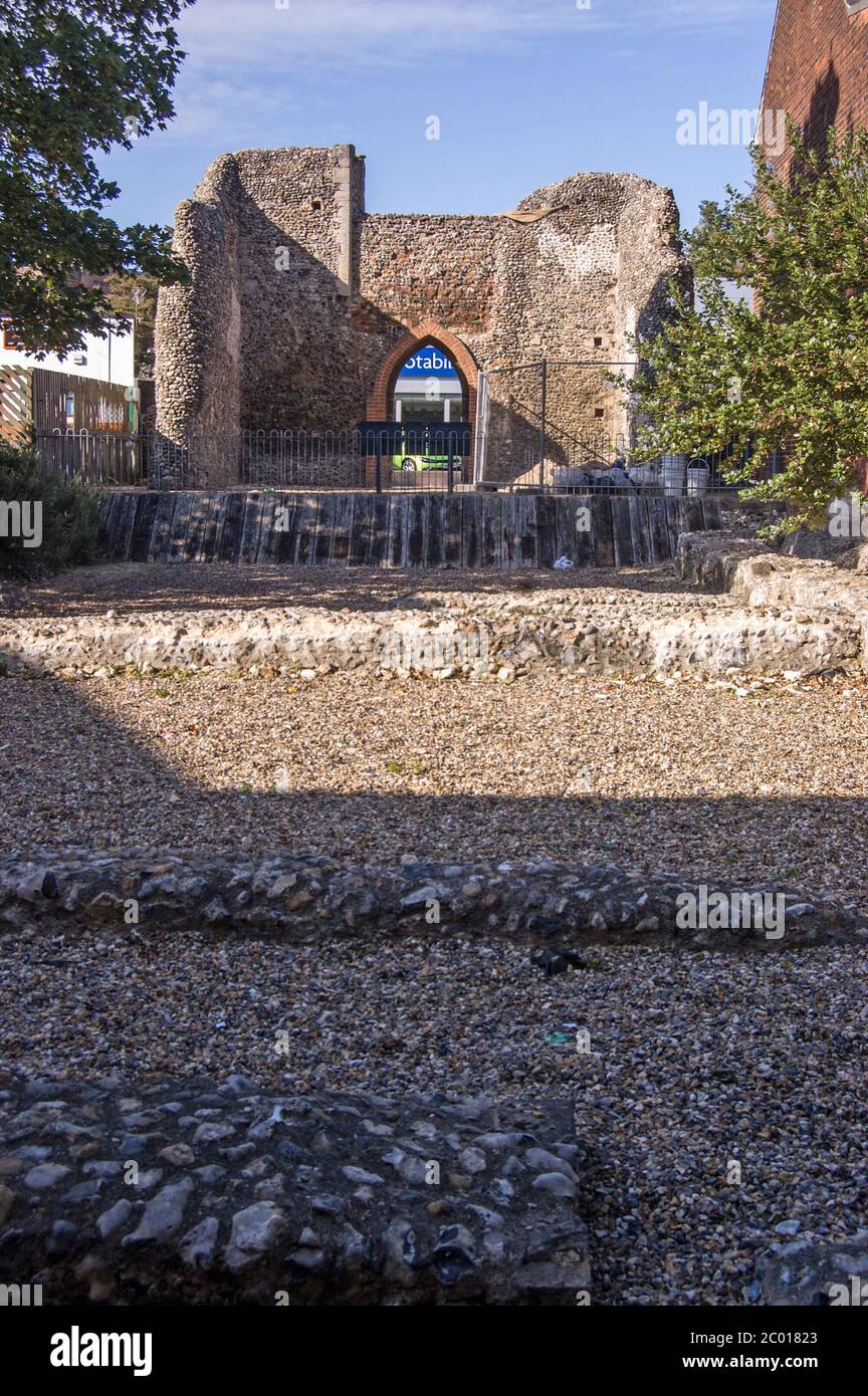 Ruinen des Saint Savior Hospital aus dem 13. Jahrhundert in Bury St Edmunds, Suffolk. Stockfoto