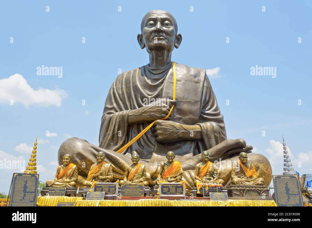 Große Statue von Luang Pho für Mönche Stockfoto