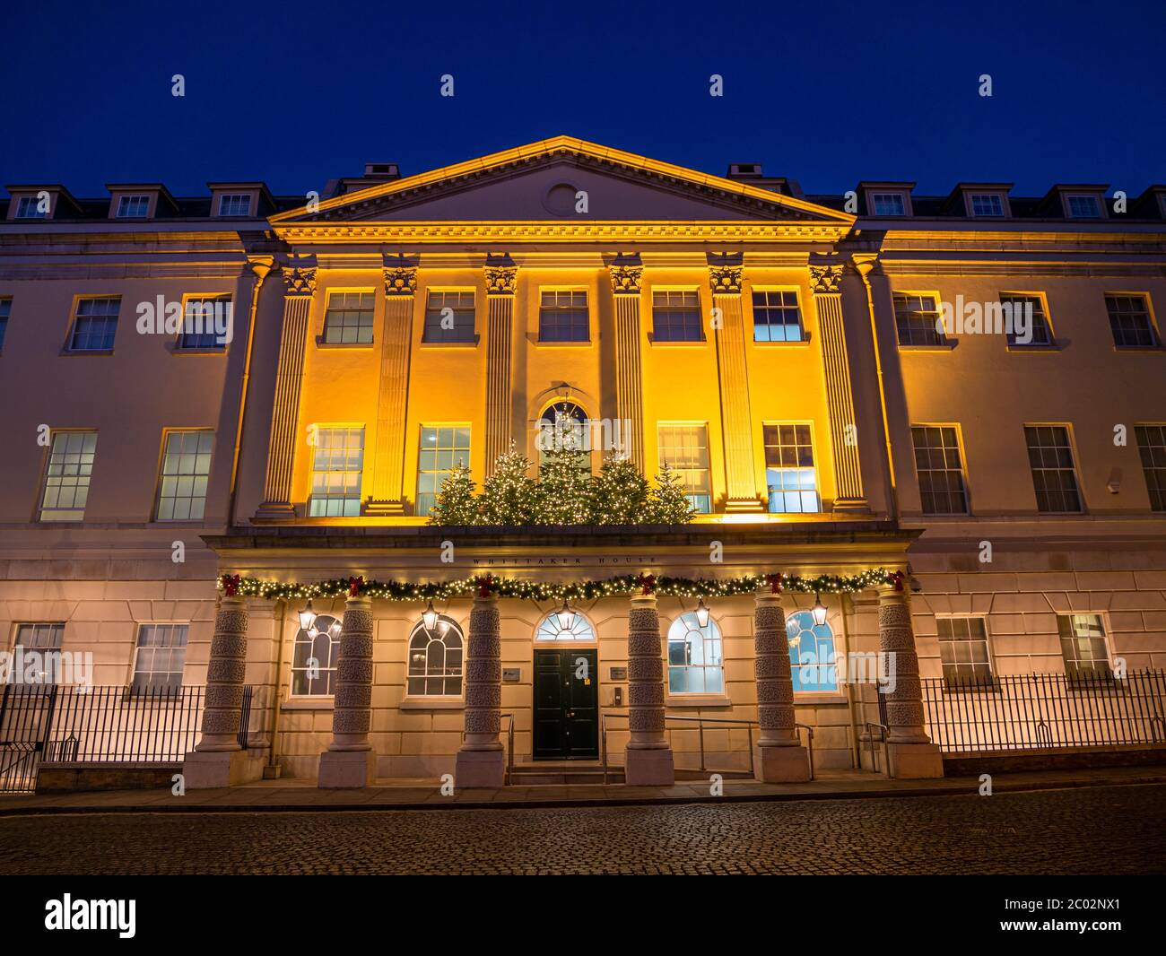 Richmond, London, Vereinigtes Königreich - 4. Dezember 2019: Berühmtes Gebäude Whittaker House of Business Professional Consultants in Richmond upon Thames Stockfoto