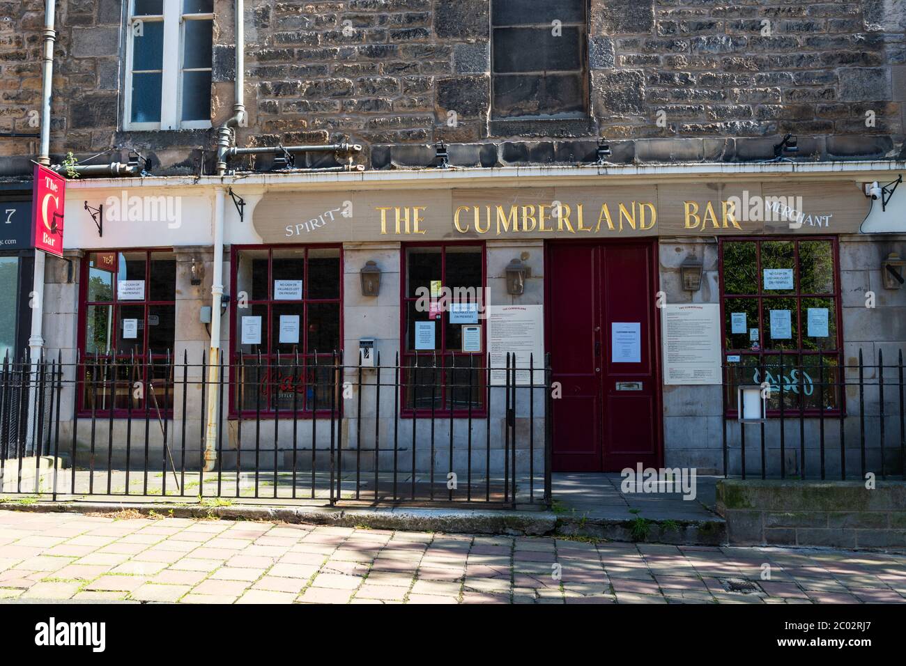 The Cumberland Bar (während der Sperrung des Coronavirus geschlossen) auf der Cumberland Street in Edinburgh New Town, Schottland, Großbritannien Stockfoto