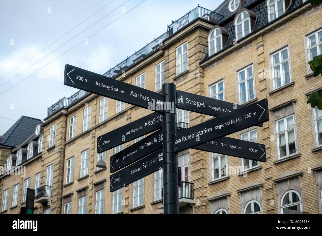Fußgängerzone Informationen Sehenswürdigkeiten Beschilderung Aarhus Dänemark Für Busbahnhof, Museen Und Geschäfte Stockfoto