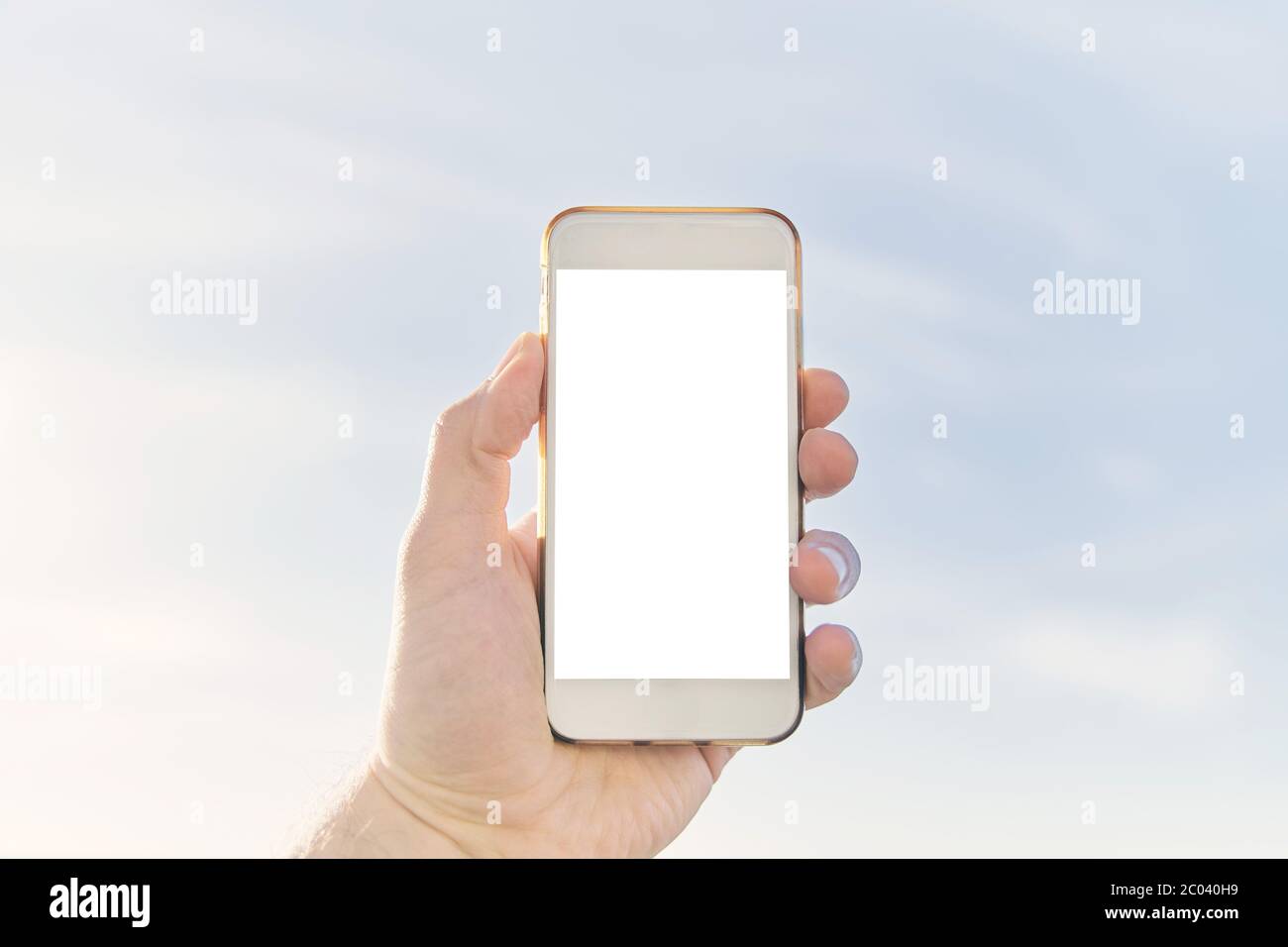 Ein Mann Hände halten Smartphone mit leerem Kopieplatz Bildschirm Stockfoto