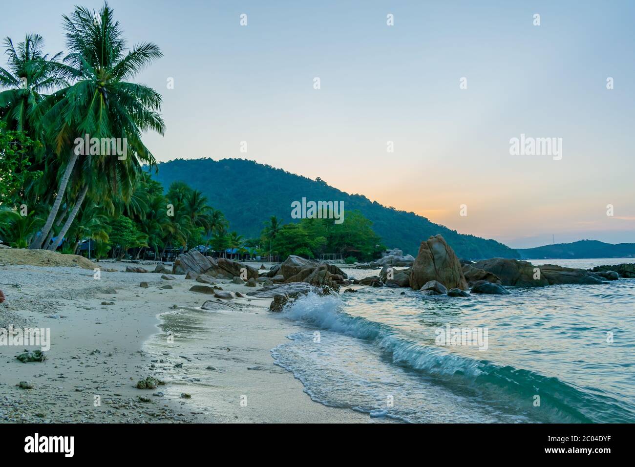 Ein wunderschöner Sonnenuntergang, Perhentian Island Resort Beach, Besar, Perhentian Islands, Malaysia Stockfoto