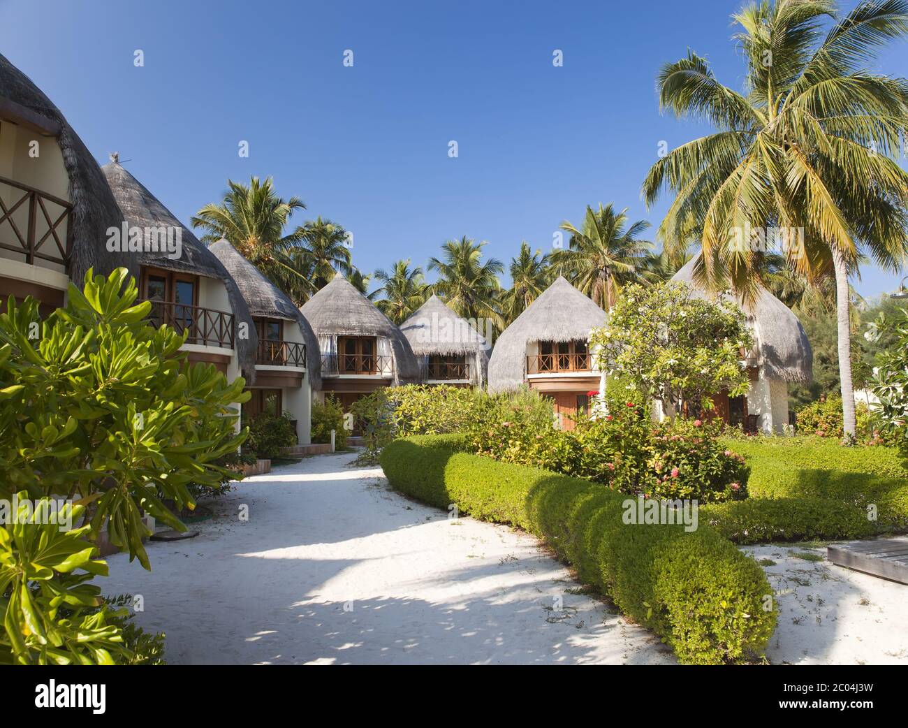 Traditionelle tropische Hütten im Garten Stockfoto