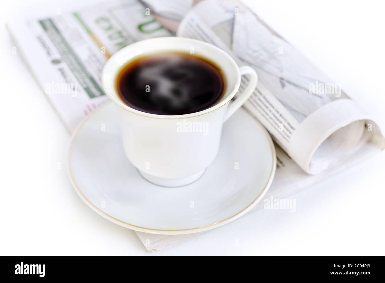 Eine Tasse heißen Kaffee und Zeitung Stockfoto