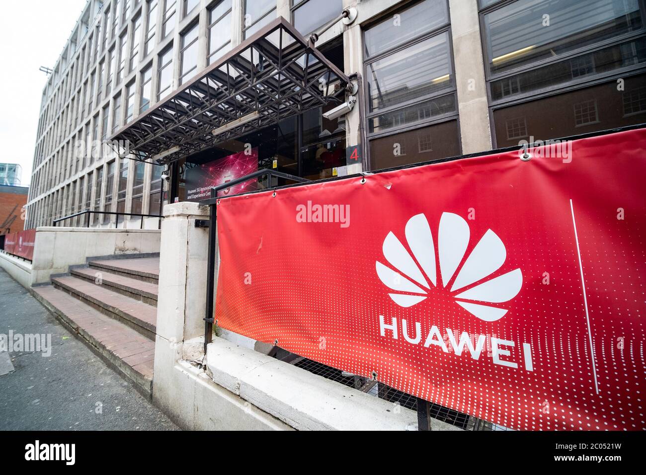 LONDON - JUNI 2020: Huawei Research and Development in the City of London - Chinesisches multinationales Technologieunternehmen Stockfoto