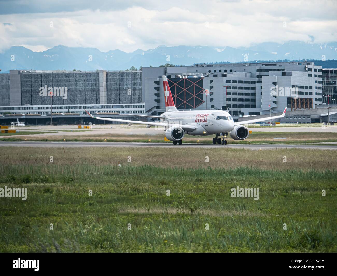 C-Series A220 Abheben am Flughafen Zürich Stockfoto