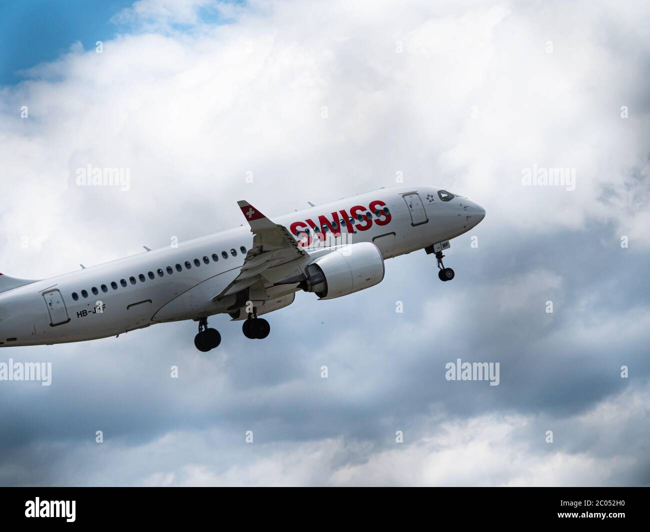C-Series A220 Abheben am Flughafen Zürich Stockfoto