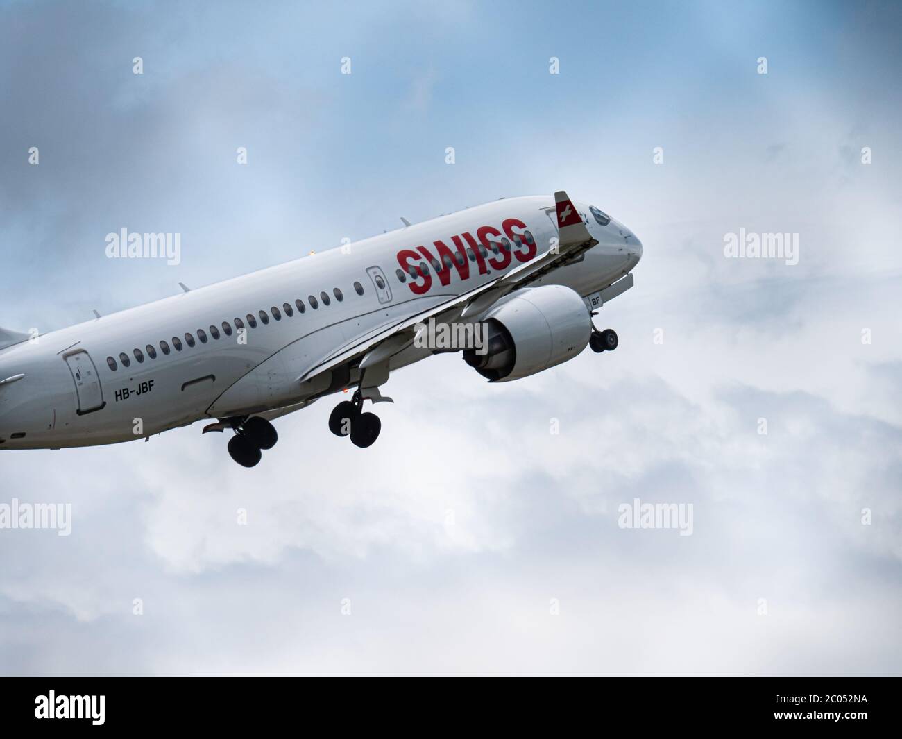 C-Series A220 Abheben am Flughafen Zürich Stockfoto