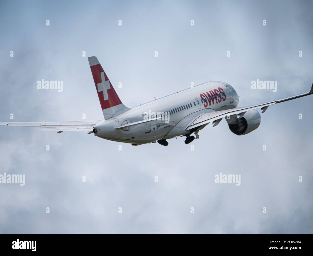 C-Series A220 Abheben am Flughafen Zürich Stockfoto