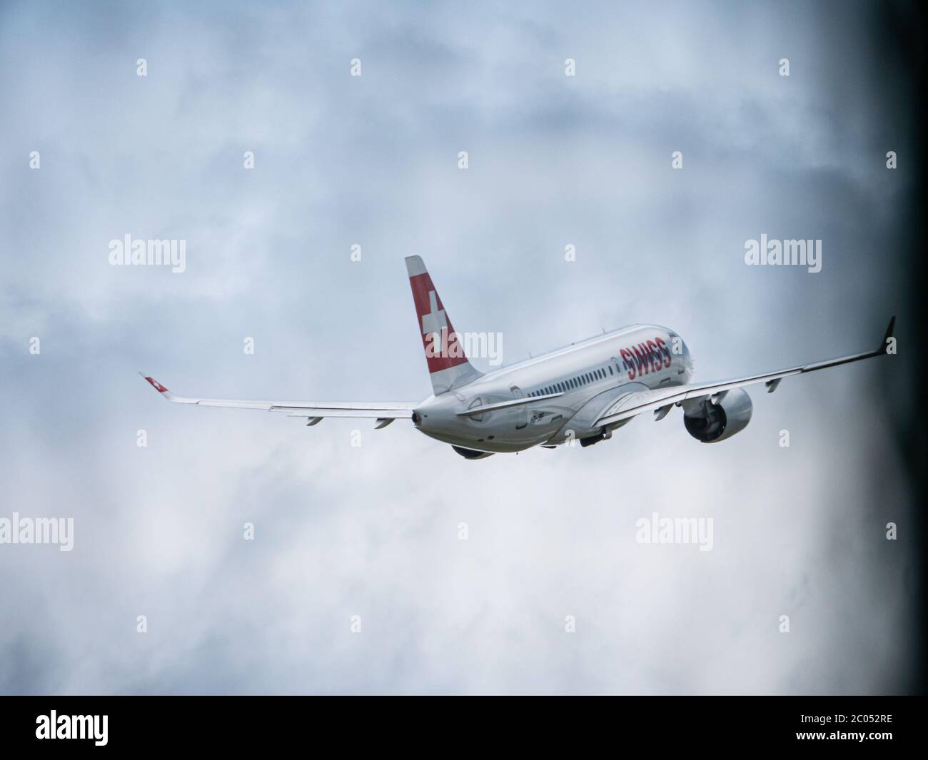 C-Series A220 Abheben am Flughafen Zürich Stockfoto