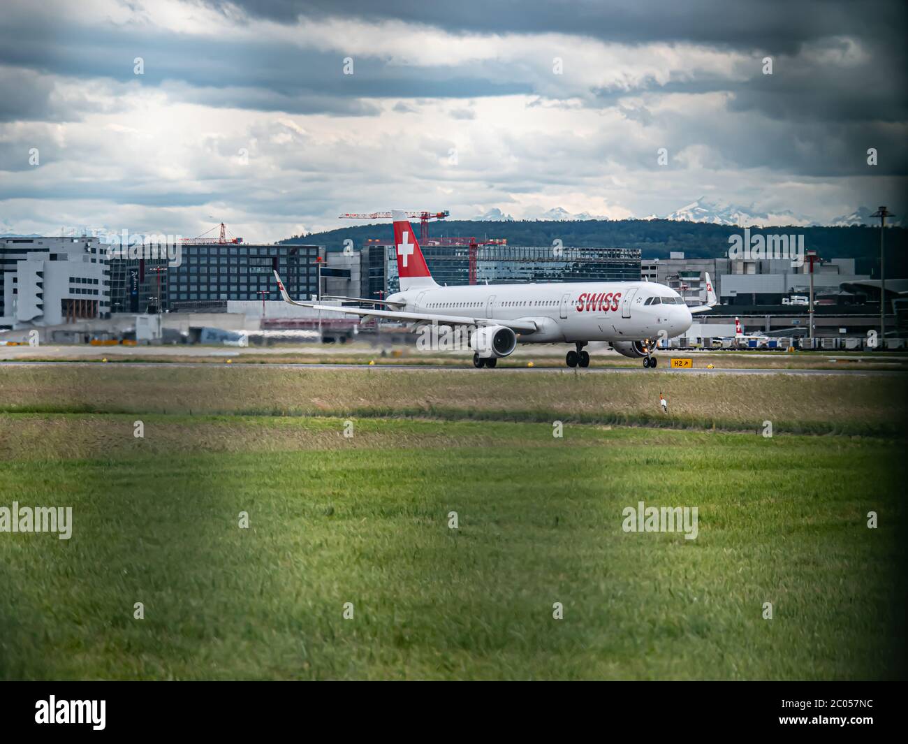 Swiss International Airlines fliegt am Flughafen Zürich, Schweiz ab Stockfoto