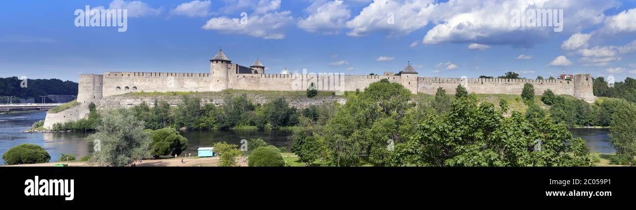 Ivangorod Festung an der Grenze zwischen Russland und Est Stockfoto