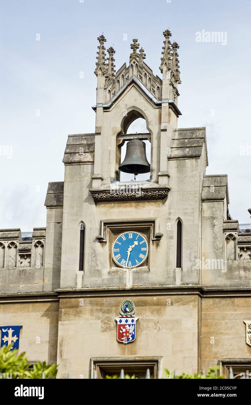 Der Glockenturm und die Uhr am Christ's College, Teil der Cambridge University. Stockfoto