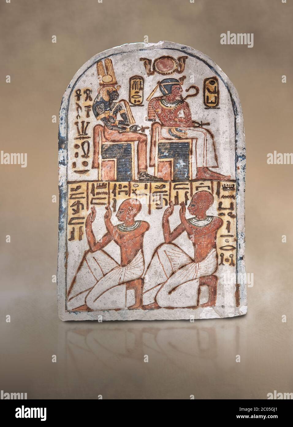 Alte ägyptische Stele von Amenemope Amenhotep I und Ahmose-Nefertari, Kalkstein, Neues Königreich, 19. Dynastie, (1279-1213 v. Chr.), Deir el-Medingewidmet Stockfoto