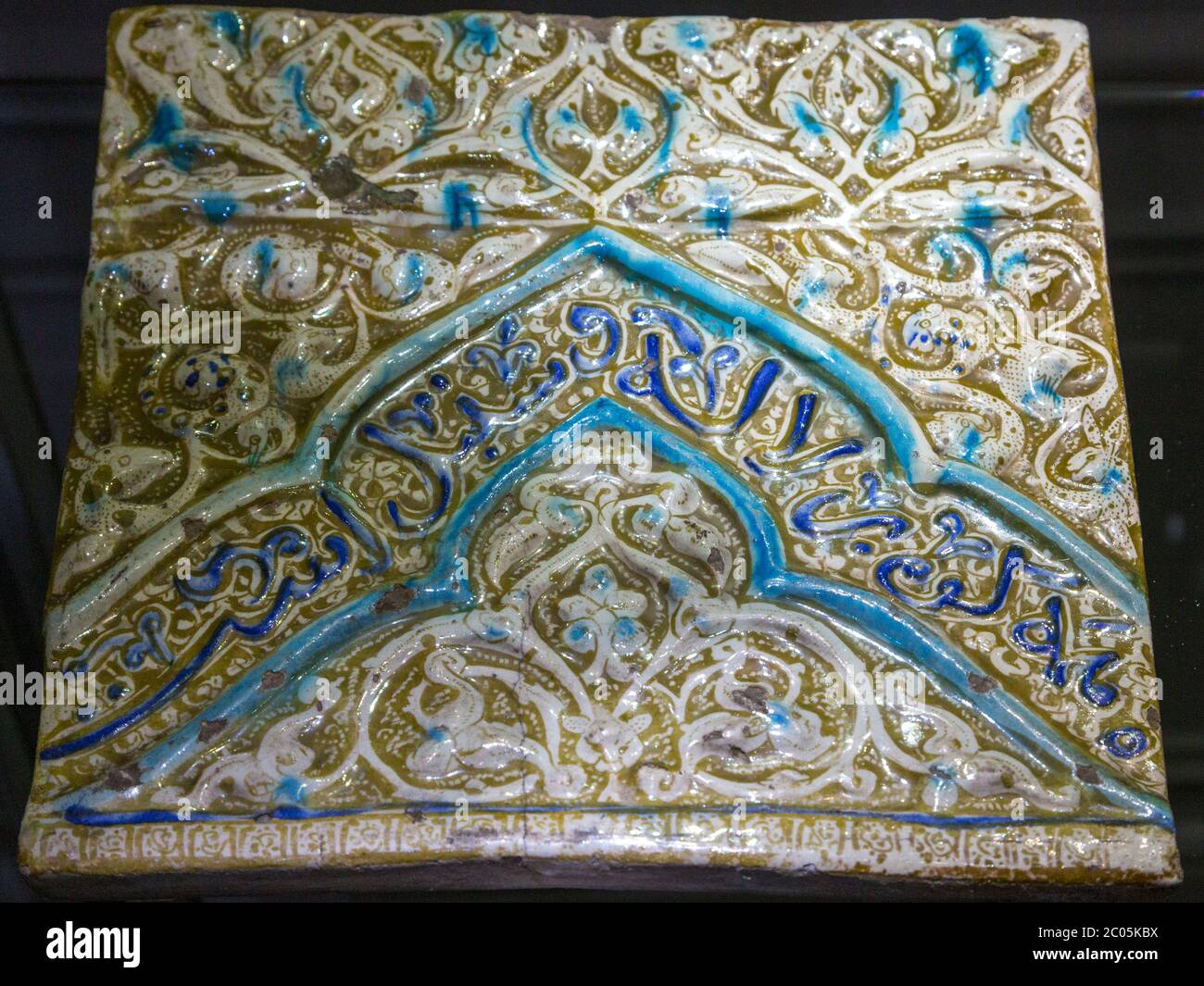 13. Jahrhundert Glanzziegel im Reza Abbasi Museum, Teheran, Iran, wahrscheinlich aus dem mongolischen Palast in Takht-i Sulaiman, Iran Stockfoto