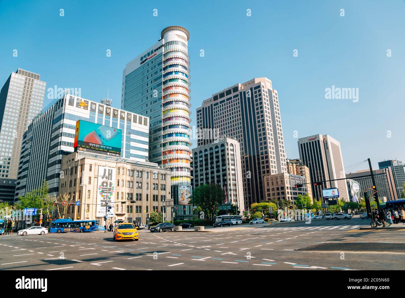 Seoul, Korea - 29. April 2020 : Gwanghwamun Moderne Bürogebäude Stockfoto