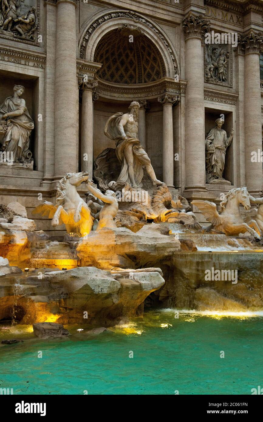 Fontana di Trevi, Trevi-Brunnen, Neptun mit geflügelten Pferdeskulpturen, Skulpturengruppe, Barock, Nicola Salvi, Rom, Latium, Italien Stockfoto