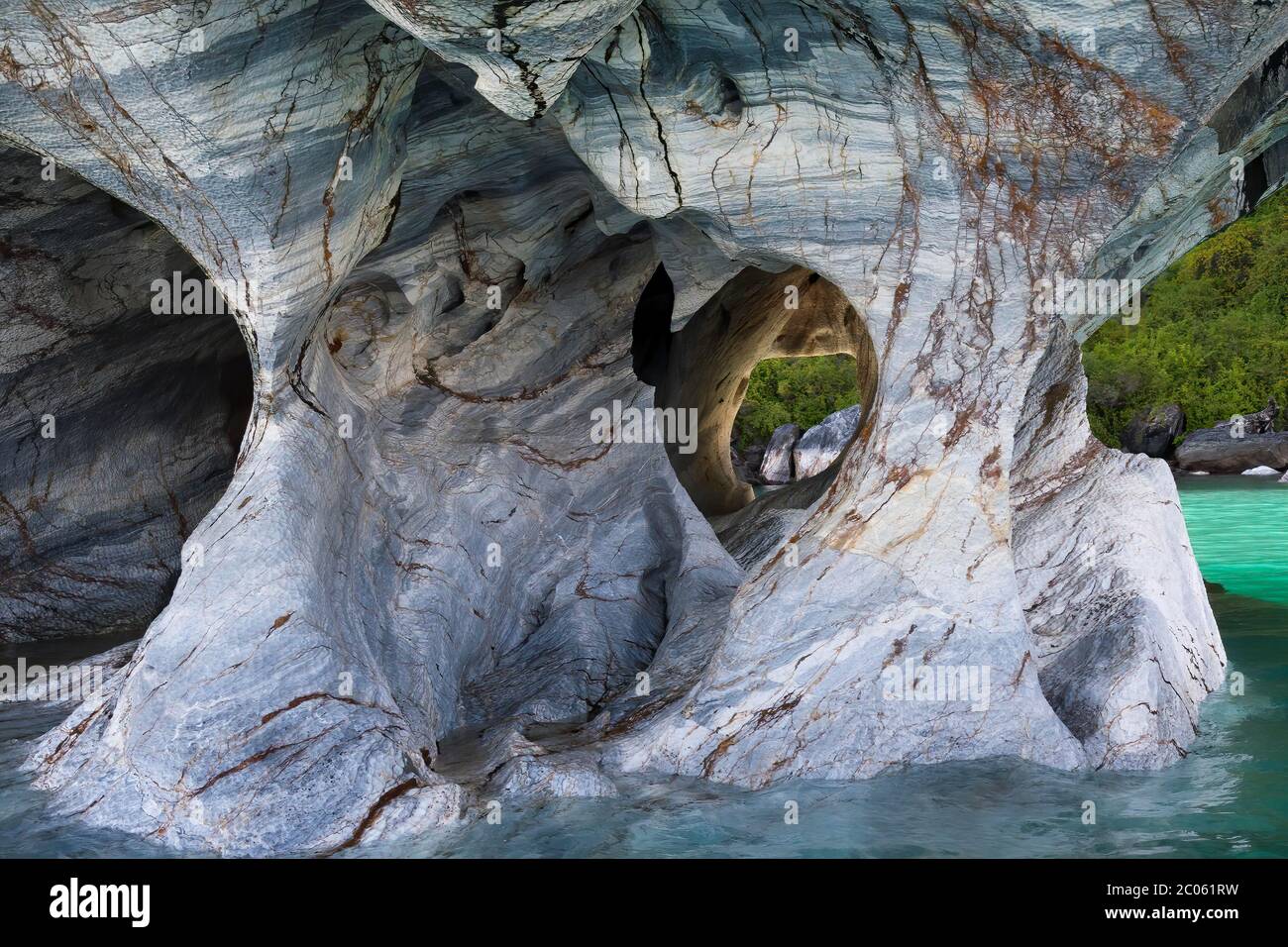 Marmorhöhlen-Heiligtum, seltsame Felsformationen durch Wassererosion, General Carrera Lake, Puerto Rio Tranquilo, Aysen Region, Patagonien, Chile Stockfoto