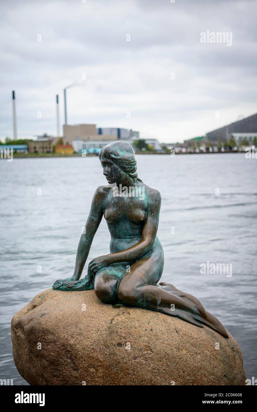 Die kleine Meerjungfrau, Wahrzeichen von Kopenhagen, Hafen von Kopenhagen, Dänemark Stockfoto