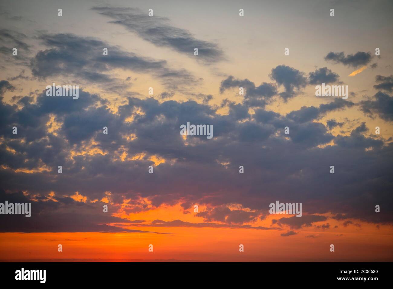 Himmel bei Sonnenaufgang, Kopenhagen, Dänemark Stockfoto