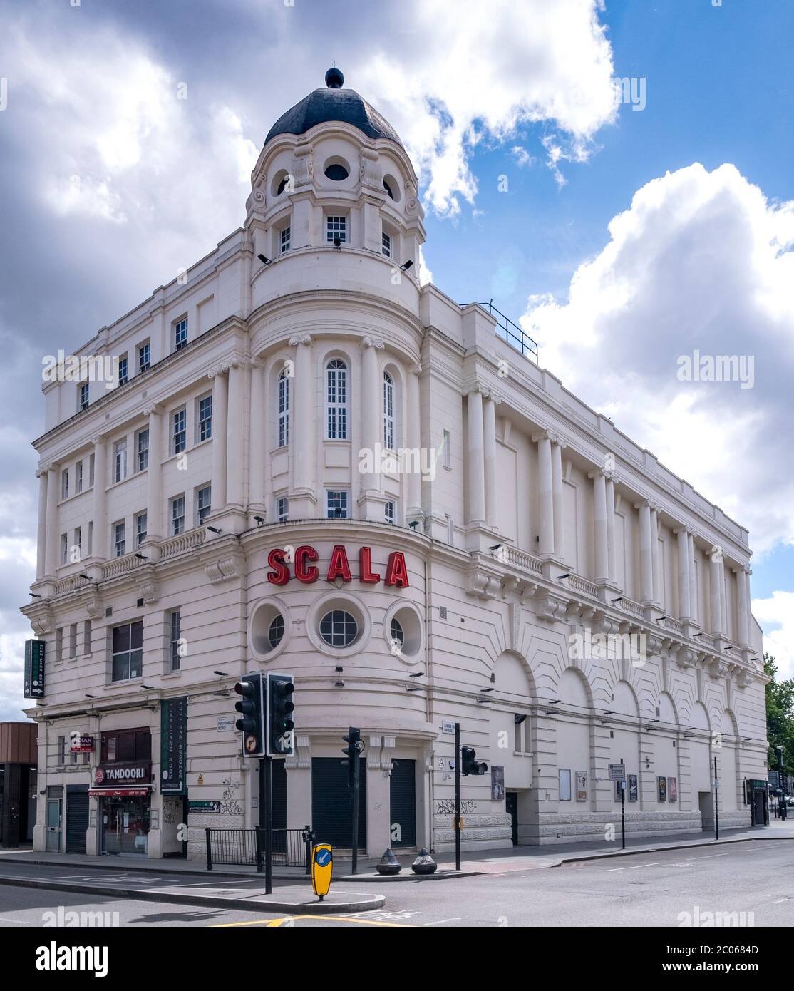 Scala, ein ehemaliges Kino, das zum Nachtclub und Veranstaltungsort für Live-Musik in der Pentonville Road, London, England, in der Nähe des Bahnhofs King's Cross wurde. Stockfoto