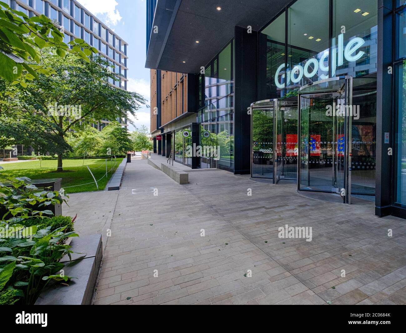 Eingang zum Google-Hauptsitz in Pancras Square in der neuen Kings Cross Sanierung in London Stockfoto