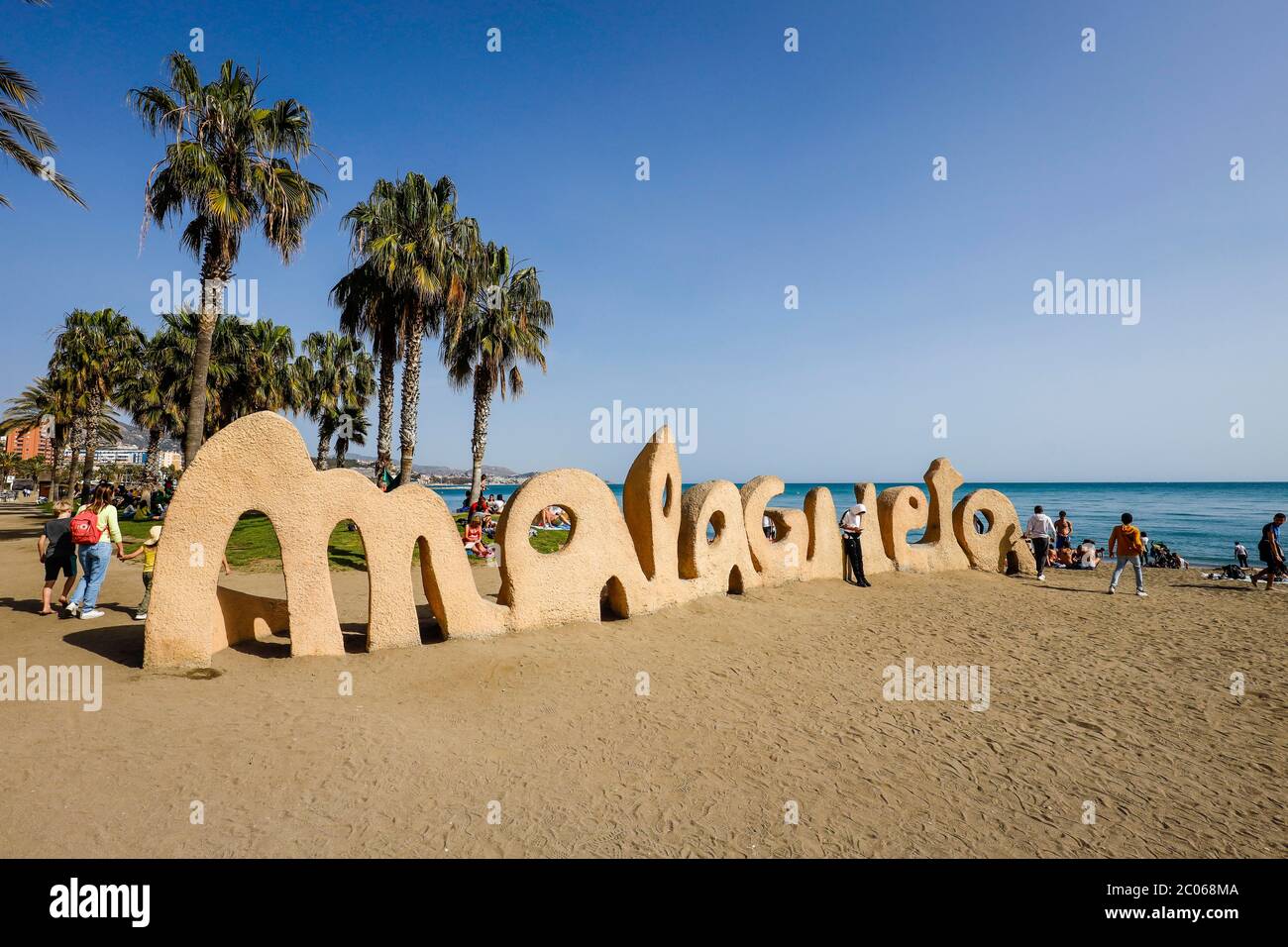Sandstrand, Stadtstrand mit Schriftzug Malagueta, Malaga, Andalusien, Spanien Stockfoto