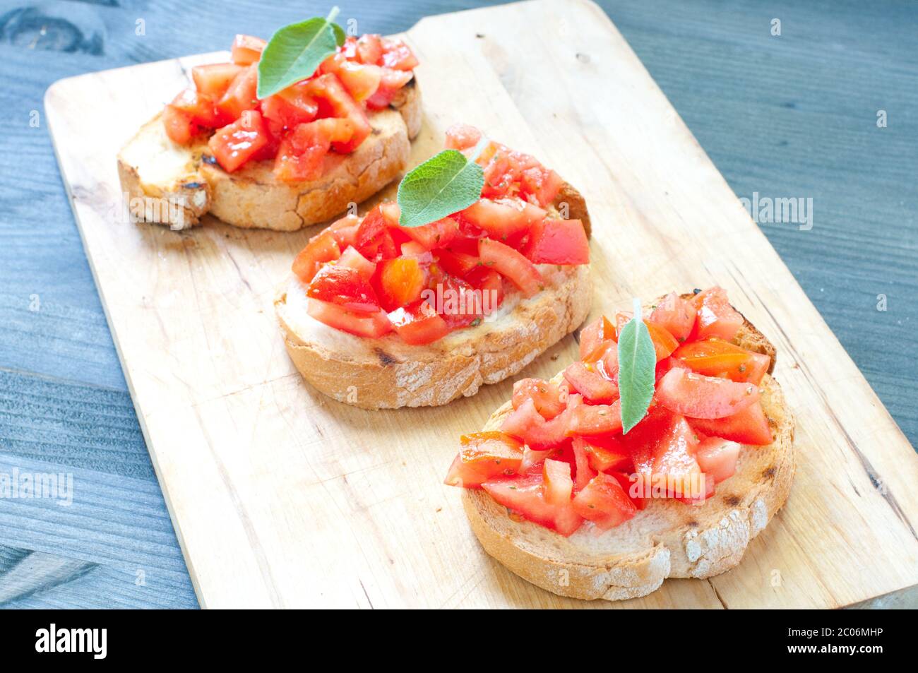 Tomate Bruschetta mit Öl Stockfoto