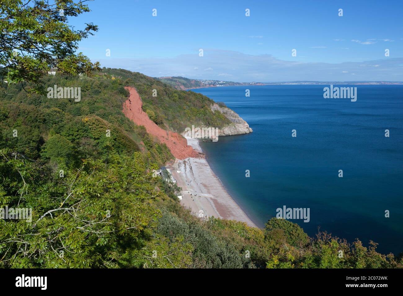 Oddicombe Beach mit Blick auf die Küste von South Devon, Torquay, Devon, England, Großbritannien Stockfoto