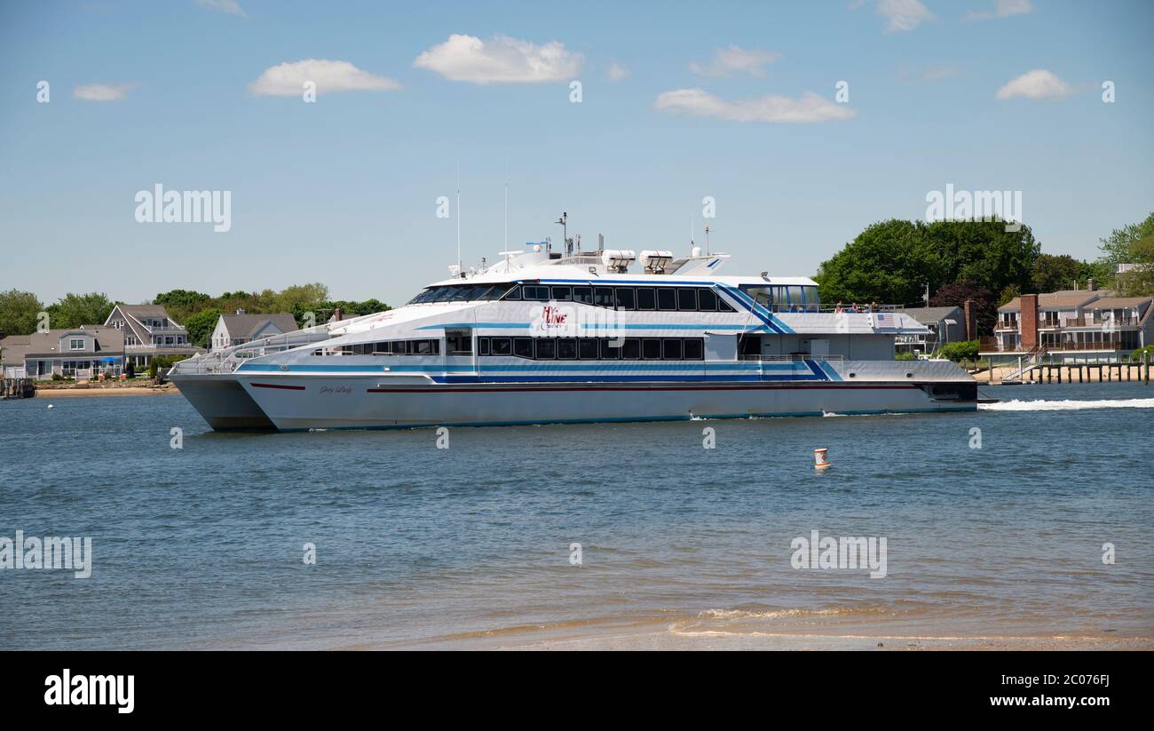 Die Hy Line Fähre 'Grey Lady' verlässt den Hafen von Hyannis auf dem Weg zum Marth's Vineyard, Massachusetts Stockfoto