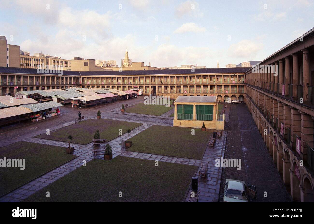 1996, die Stuck Halle in Halifax, vor der aktuellen Renovierung und Restaurierung, West Yorkshire, Nordengland, Großbritannien Stockfoto