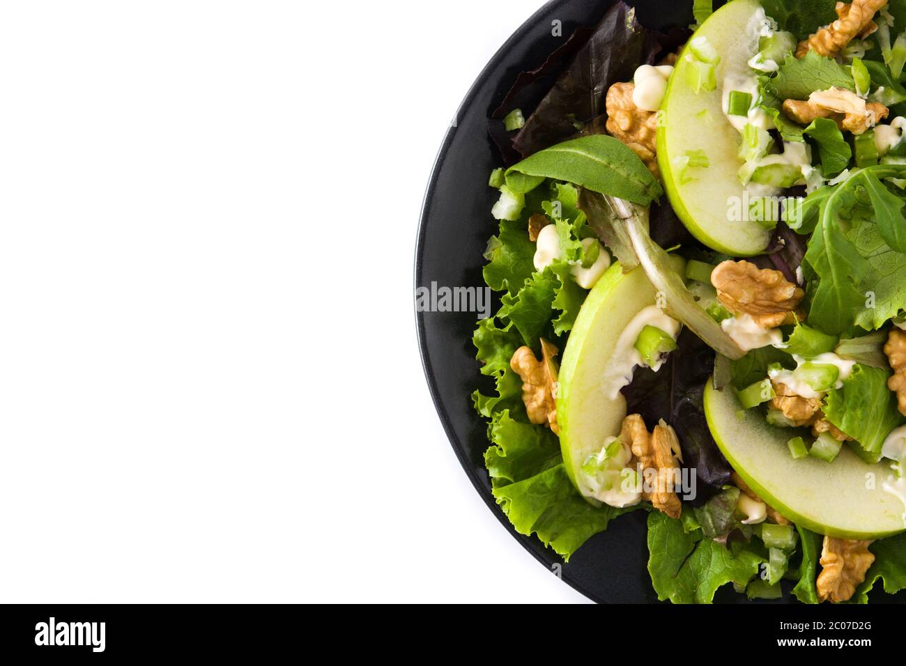 Frischer Waldorfsalat mit Salat, grünen Äpfeln, Walnüssen und Sellerie auf weißem Hintergrund isoliert Stockfoto