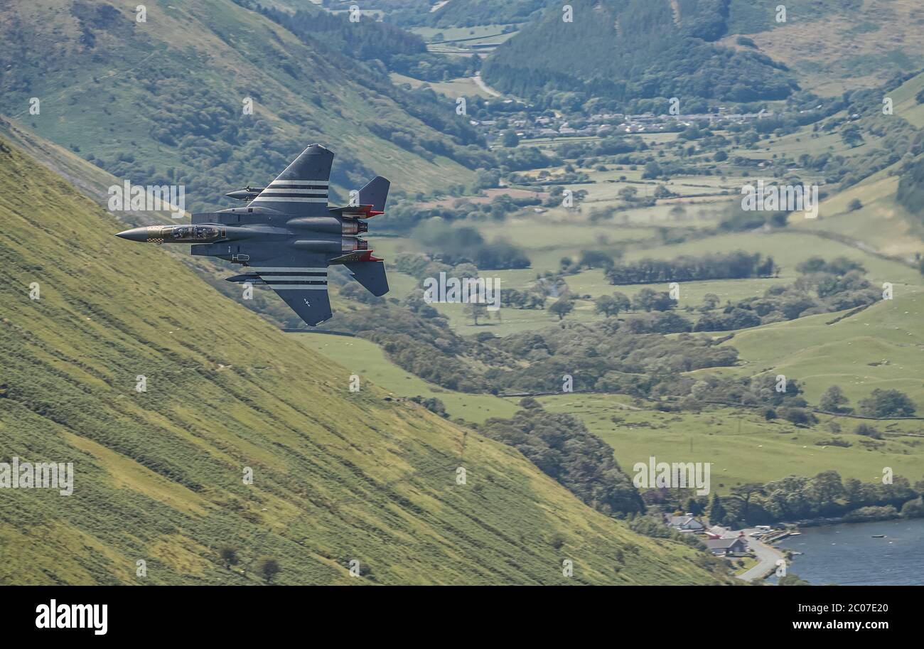 F15 Eagle Heritage Jet Low Flying in Wales Stockfoto