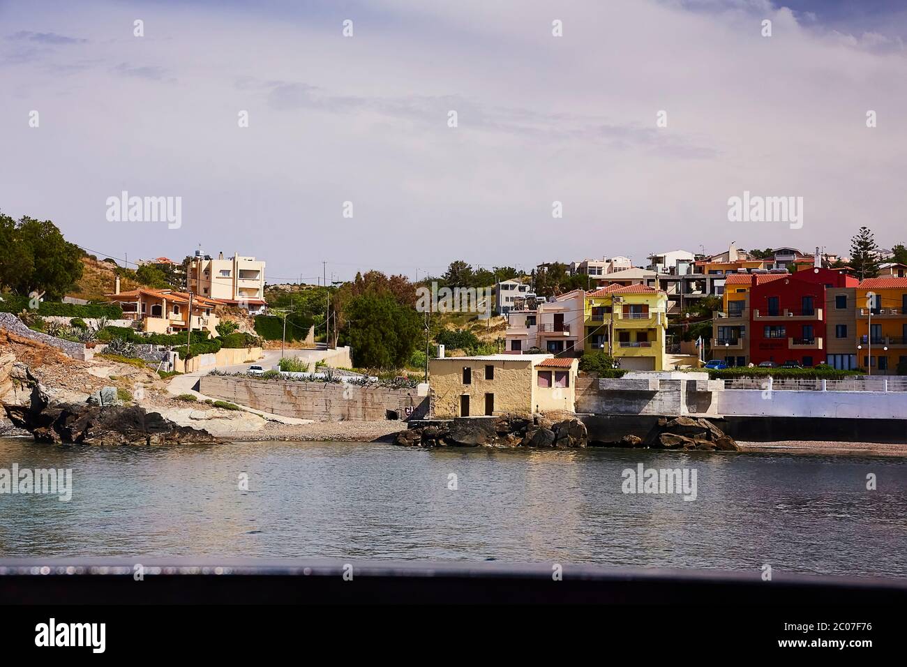 PANORMO, DIE INSEL KRETA, GRIECHENLAND - 30. MAI 2019: Schöne Aussicht auf das Dorf Panormo, die Insel Kreta, Griechenland Stockfoto
