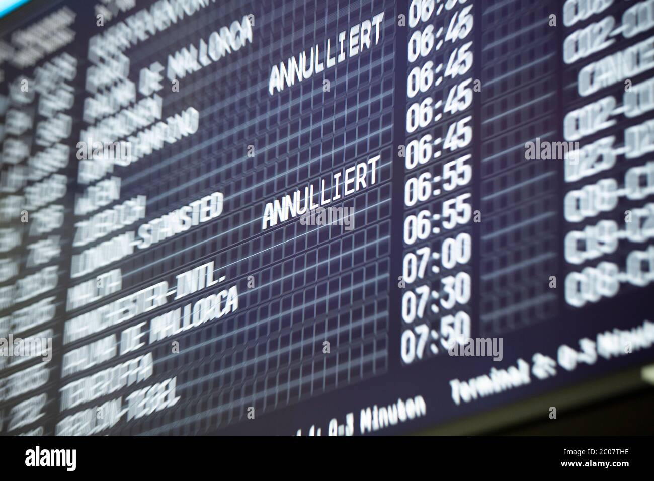 Hinweis am Flughafen Köln/Bonn zur Flughafenierung im Zusammenhang mit der weltweiten Verbreitung des Coronavirus. Köln, 14.03.2020 Stockfoto