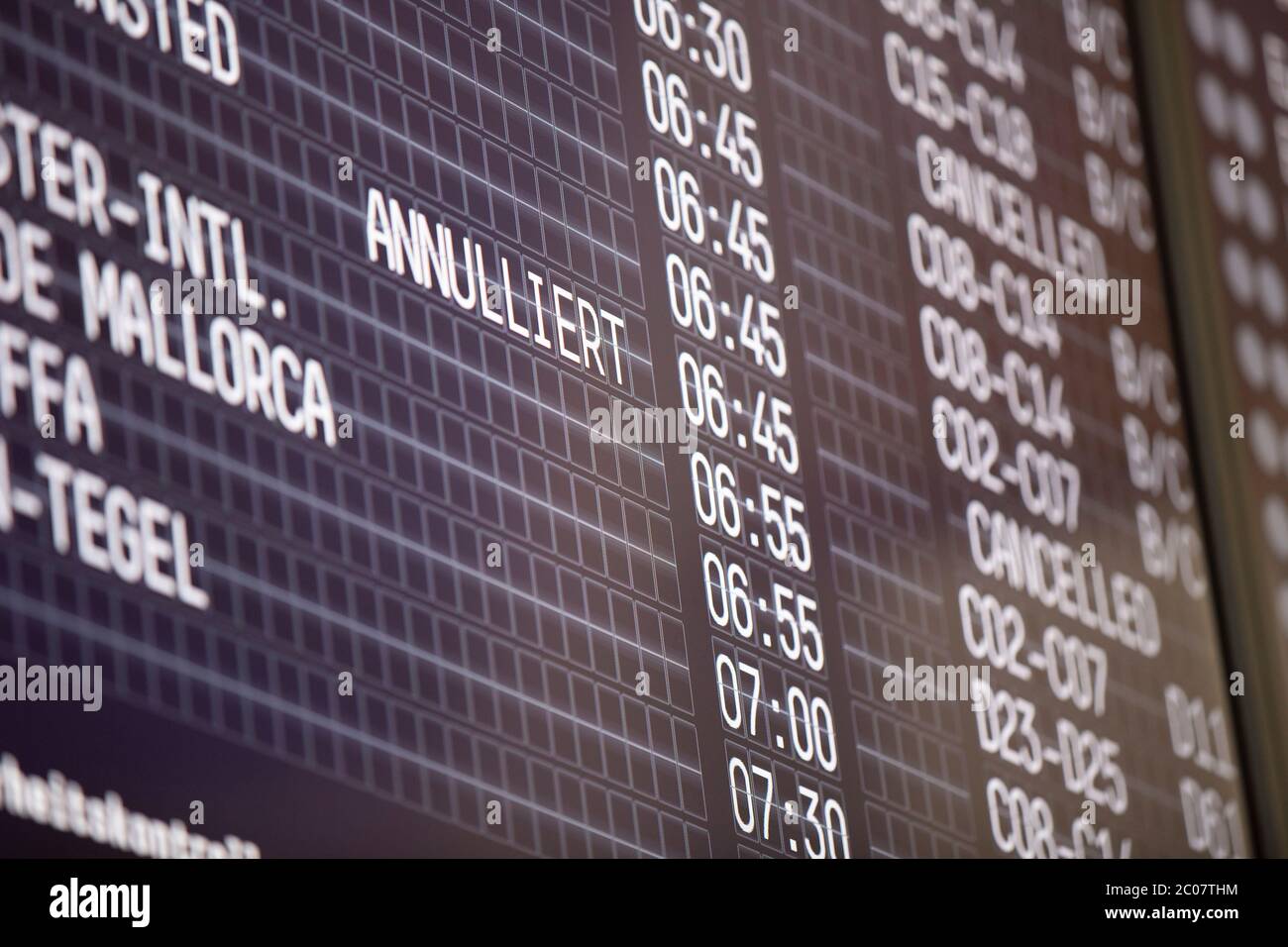 Hinweis am Flughafen Köln/Bonn zur Flughafenierung im Zusammenhang mit der weltweiten Verbreitung des Coronavirus. Köln, 14.03.2020 Stockfoto