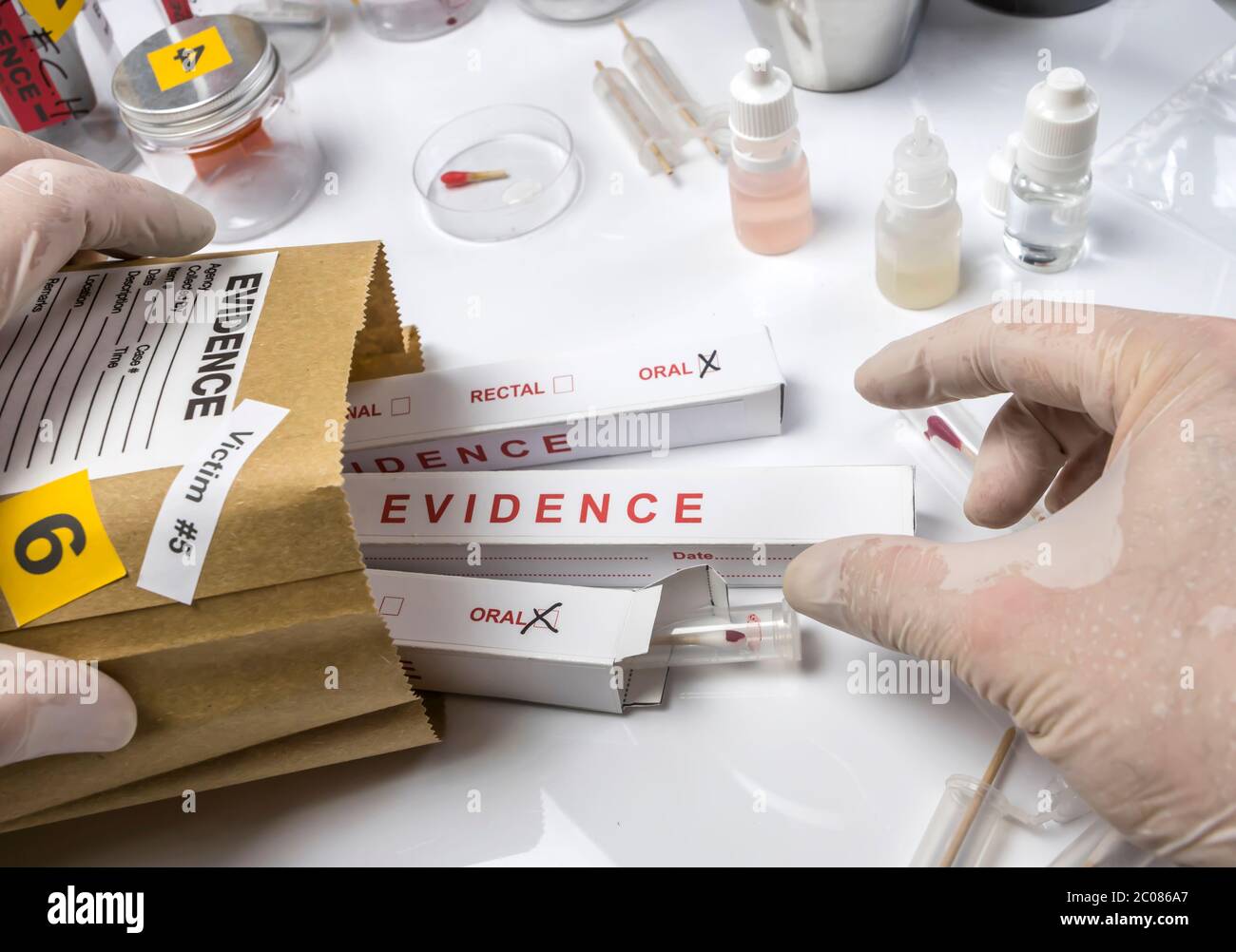 Verschiedene Proben Blutproben im Labor zu analysieren wissenschaftliche, konzeptuelle Bild Stockfoto