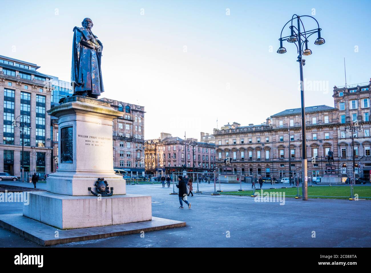 Statue von William Ewart Gladstone auf dem George Square, Glasgow, Schottland Stockfoto