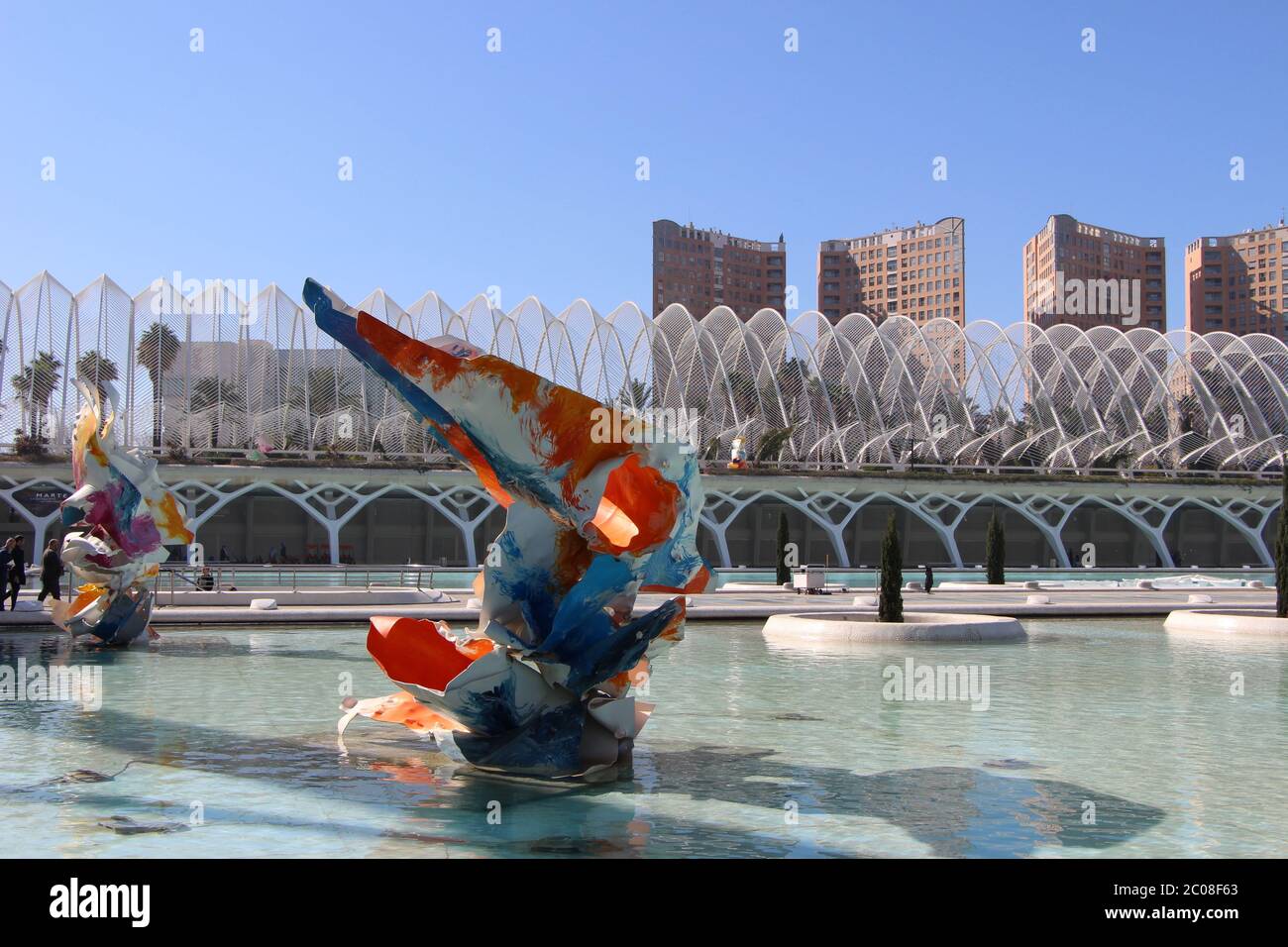 Skulpturen vor dem Eingang zum MUSEO DE LAS CIENCIAS Príncipe FELIPE Stadt der Künste und Wissenschaften ein Ein sonniger Tag moderne Architektur Valencia Stockfoto Skulpturen vor dem Eingang zum MUSEO DE LAS CIENCIAS Príncipe FELIPE Stadt der Künste und Wissenschaften ein Ein sonniger Tag moderne Architektur Valencia Stockfoto