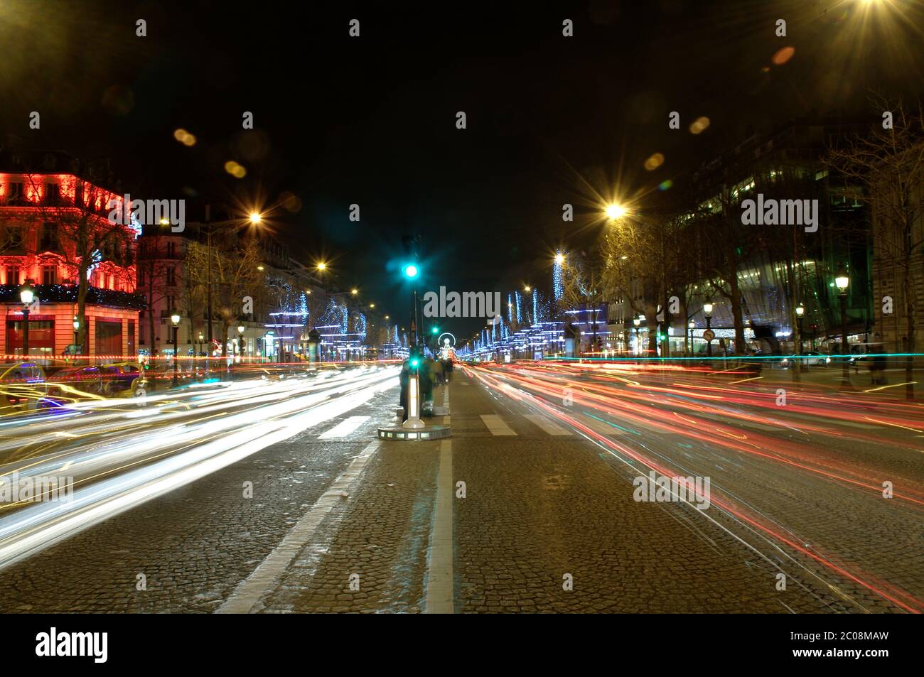 Champs elysees bei Nacht. Paris France Avenue in Licht Beleuchtung. Tourismusziel. Stockfoto