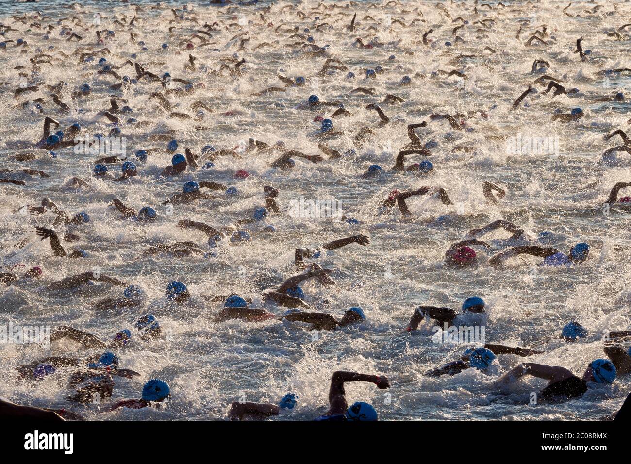 Schwimmen Start der Weltmeisterschaft Ironman Triathlon, Kailua Kona, Hawaii. Stockfoto