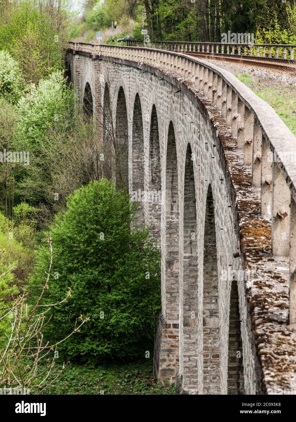 Altes Eisenbahnviadukt bei Liberec (Tschechische Republik) Stockfoto