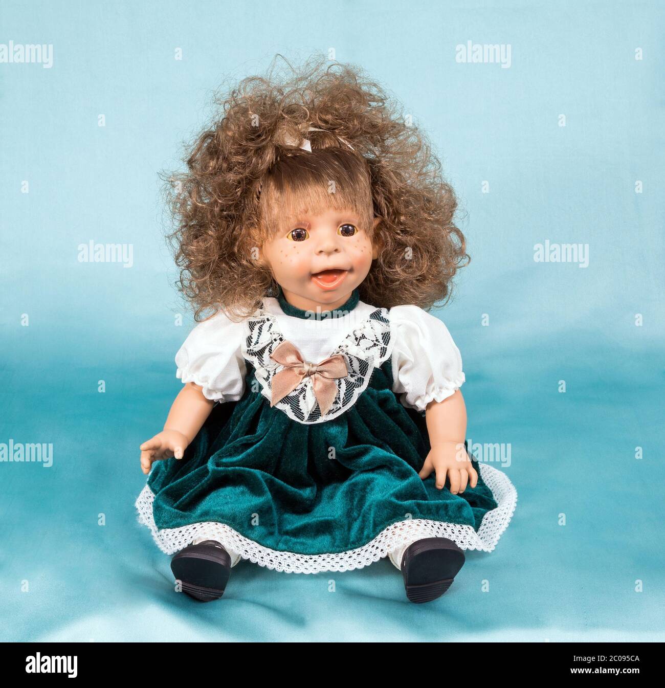 Doll. Sitzt Stockfoto