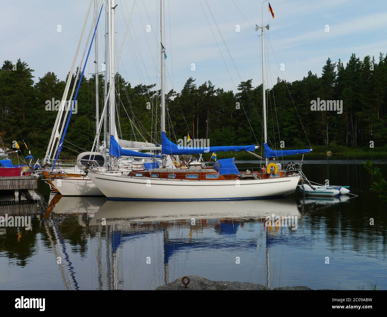 Segelboote am Skerry djurö See vänern Stockfoto