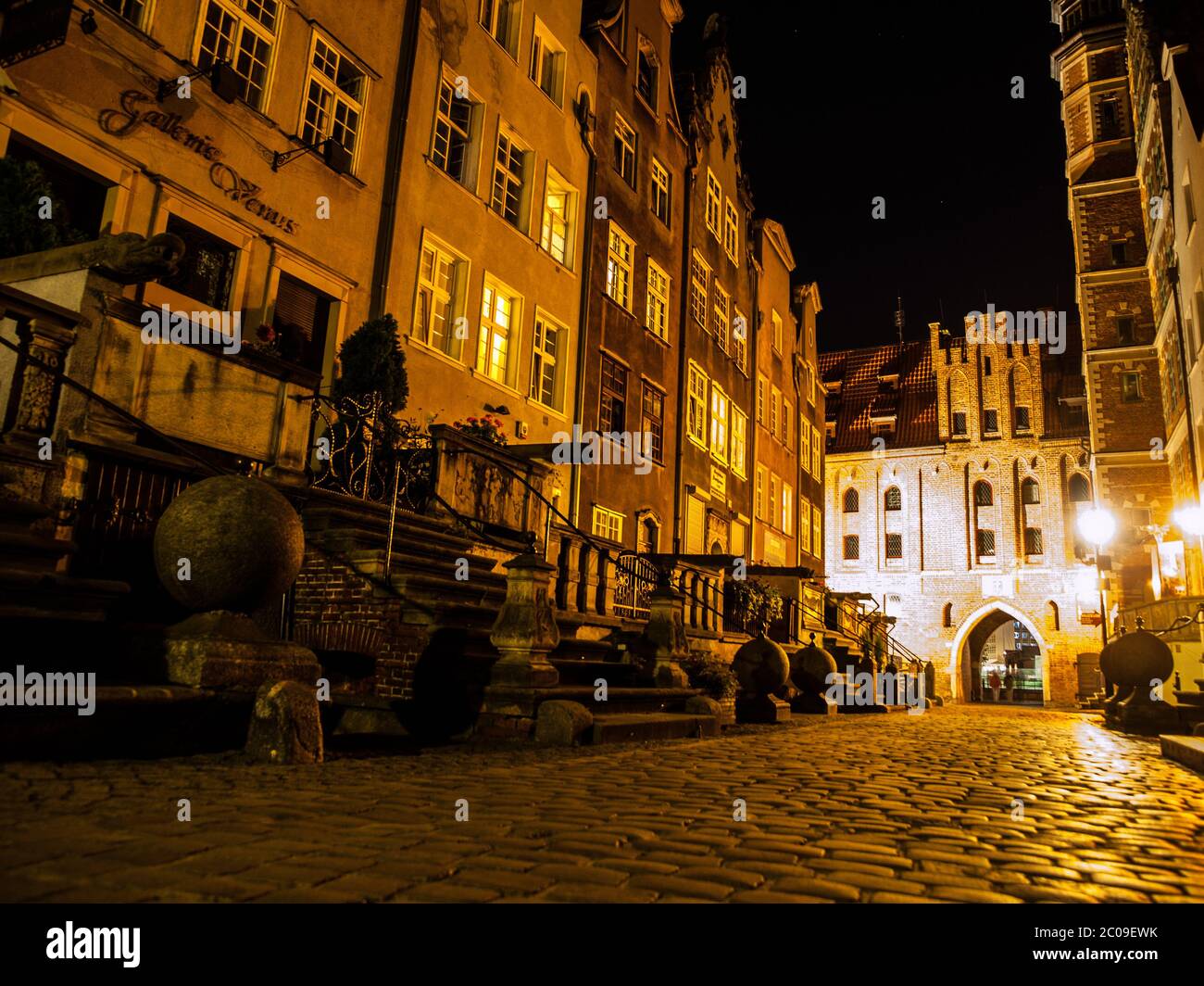 Mariacka Straße in Danzig bei Nacht (Polen) Stockfoto