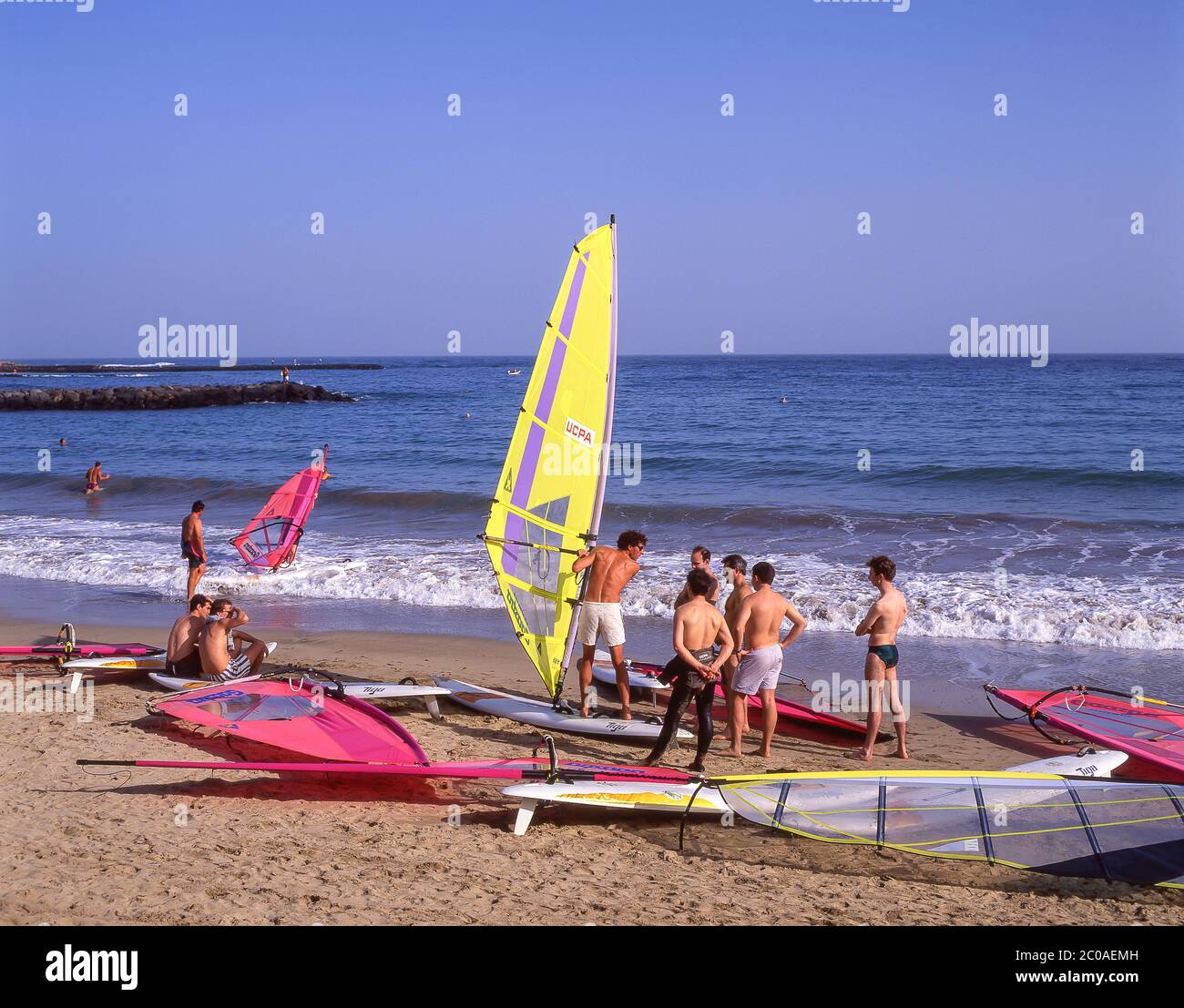Windsurfen Unterricht, Las Cucharas Strand Costa Teguise, Lanzarote, Kanarische Inseln, Spanien Stockfoto