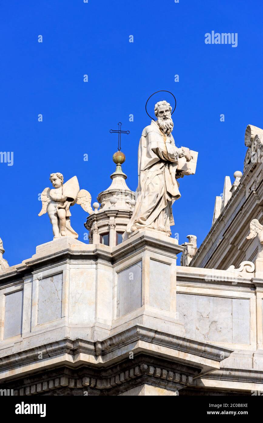 Piazza del Duomo in Catania mit der Kathedrale Santa Agatha in Catania auf Sizilien Stockfoto