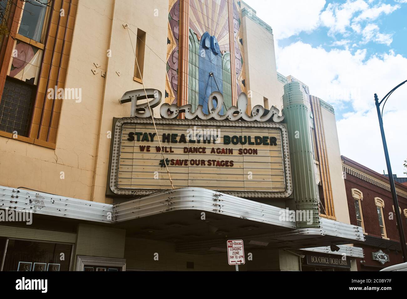 Boulder, Colorado - 27. Mai 2020: Festzelt und Außenansicht des Boulder Theatre, vorübergehend wegen einer Covid-19-Pandemie geschlossen. Stockfoto